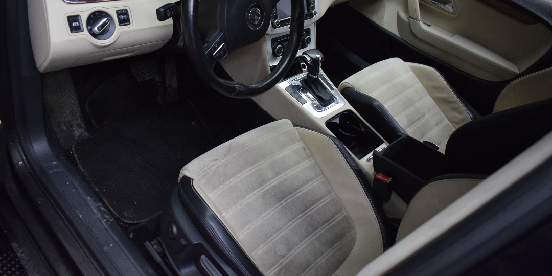 Interior auto înainte de detailing
