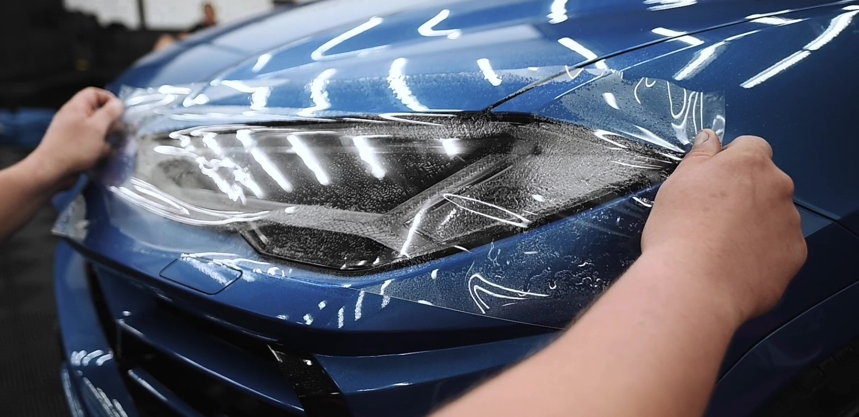 Aplicare folie PPF pe far Lamborghini